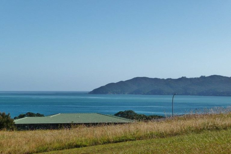 Photo of property in 10 Freyja Crescent, Coopers Beach, 0420