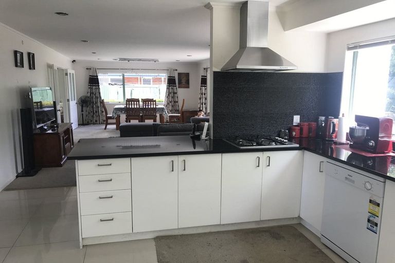 Photo of property in 16 Cumbrian Place, Conifer Grove, Takanini, 2112