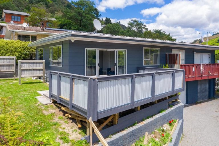 Photo of property in 5a Angle Street, Picton, 7220