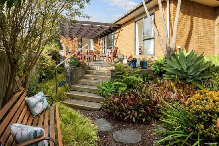 Photo of property in 4 Jelas Road, Red Beach, 0932