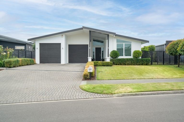 Photo of property in 13 Pukenamu Road, Rainbow Point, Taupo, 3330