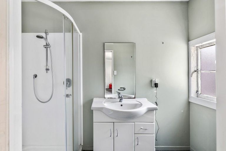 Photo of property in 10 Green Street, Newtown, Wellington, 6021