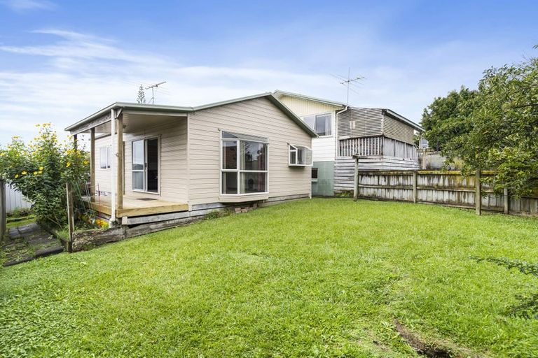 Photo of property in 17 Roick Parade, Glen Eden, Auckland, 0602