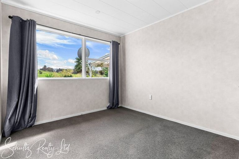 Photo of property in 9 Whaka Street, Maungaturoto, 0520
