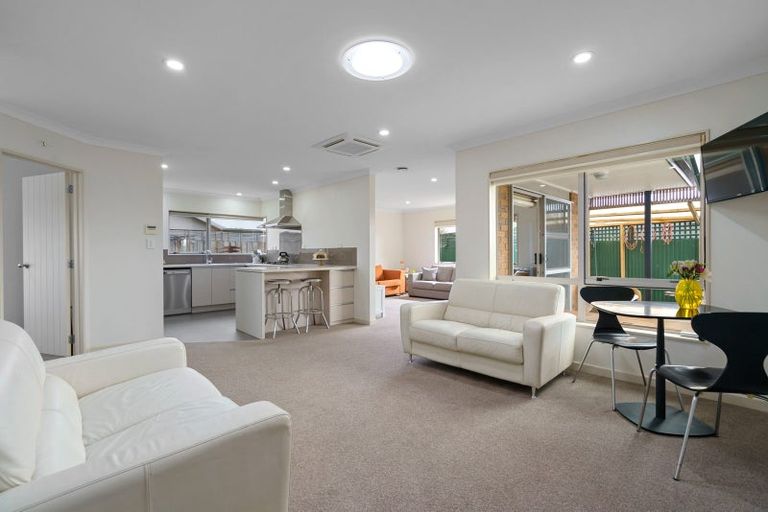 Photo of property in 16b Abergeldie Way, Cambridge, 3434