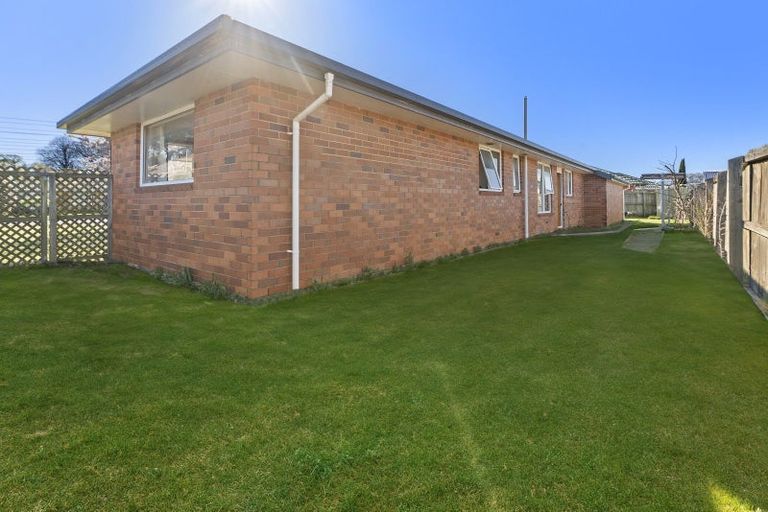 Photo of property in 28 Peebles Drive, Hei Hei, Christchurch, 8042