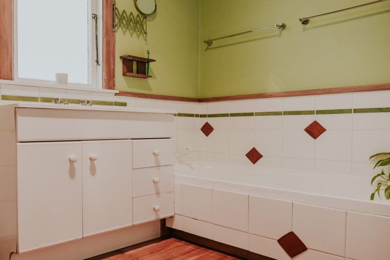 Photo of property in 45 Milton Terrace, Picton, 7220