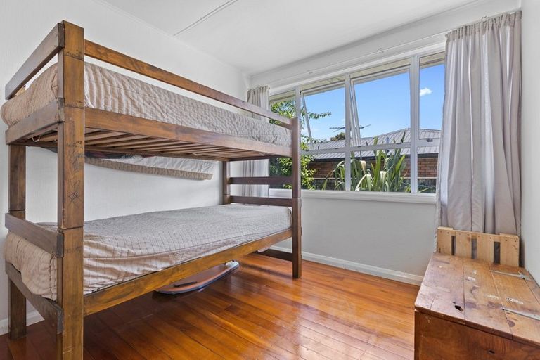 Photo of property in 9 Karaka Street, Merrilands, New Plymouth, 4312