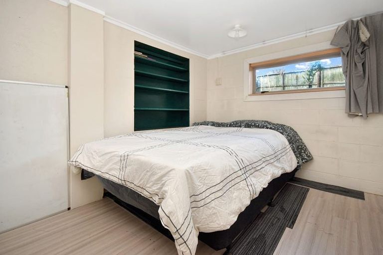 Photo of property in 8 Hobsonville Road, West Harbour, Auckland, 0618