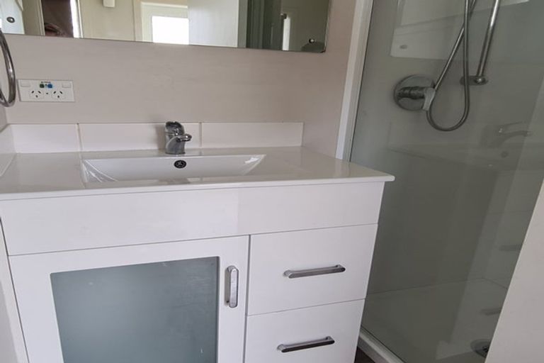 Photo of property in 2/7 Chapel Street, Papakura, 2110