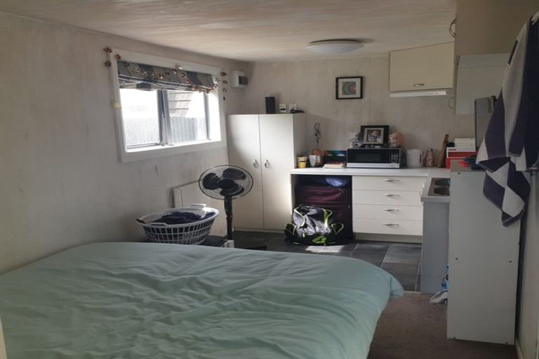 Photo of property in 10 Mckenzie Place, Waikuku Beach, 7402