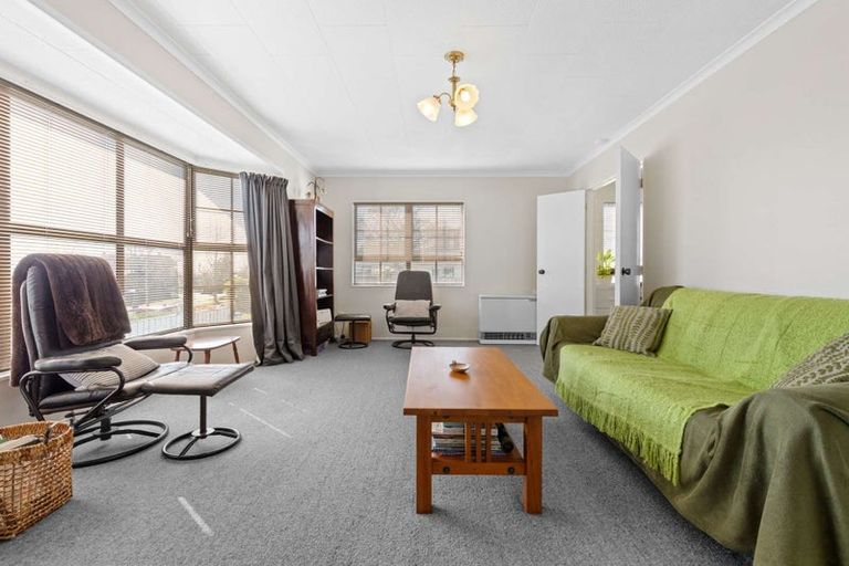 Photo of property in 8 Aquarius Drive, Kawaha Point, Rotorua, 3010