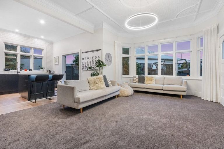 Photo of property in 72 Hargest Crescent, Saint Clair, Dunedin, 9012