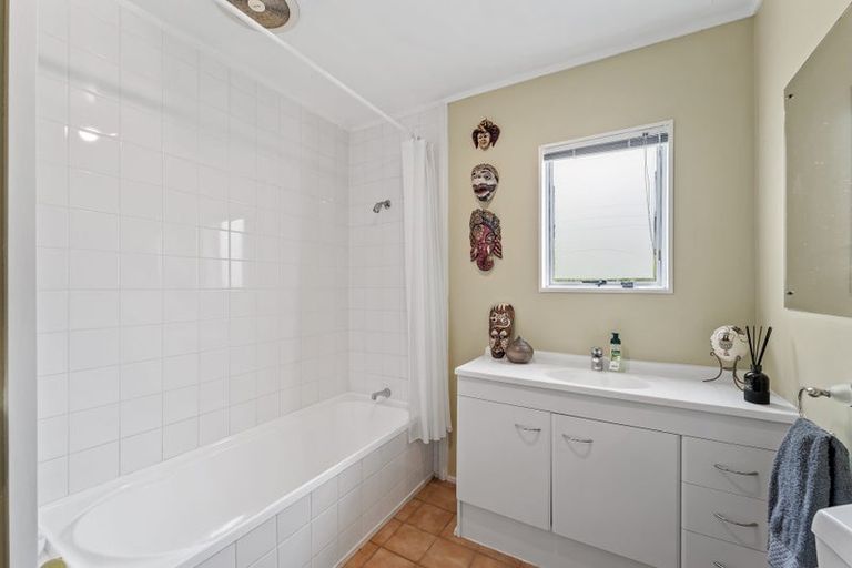 Photo of property in 2/63 College Road, Northcote, Auckland, 0627