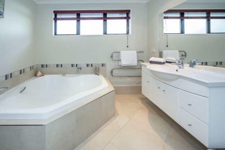 Photo of property in 5 Ruby Avenue, Northwood, Christchurch, 8051