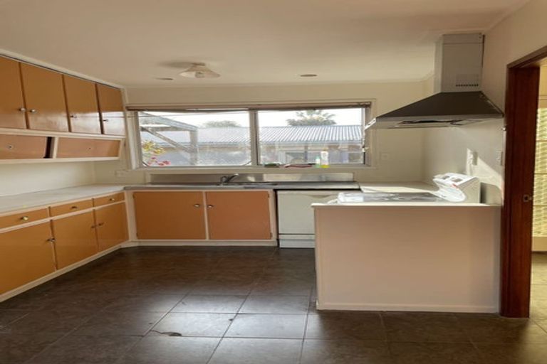 Photo of property in 17 Uppingham Crescent, Hillcrest, Auckland, 0627