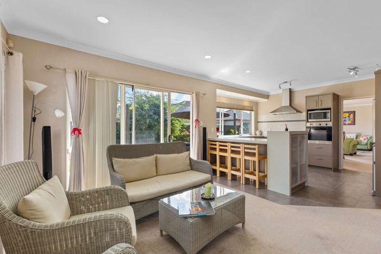 Photo of property in 5 Bellshill Close, Wattle Downs, Auckland, 2103