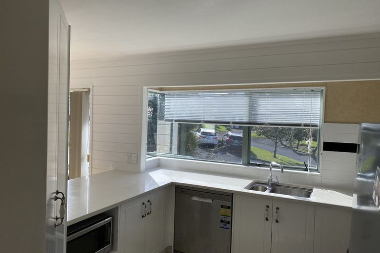 Photo of property in 1/4 Mossop Rise, Glenfield, Auckland, 0629