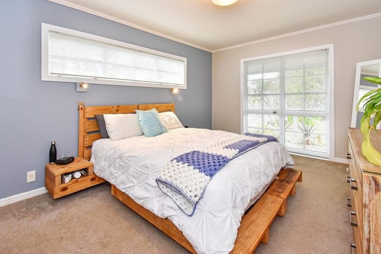 Photo of property in 1 Tington Avenue, Wattle Downs, Auckland, 2103