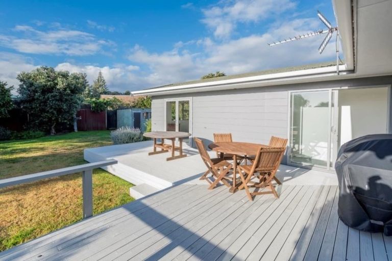 Photo of property in 11 Hastings Street, Waikanae Beach, Waikanae, 5036