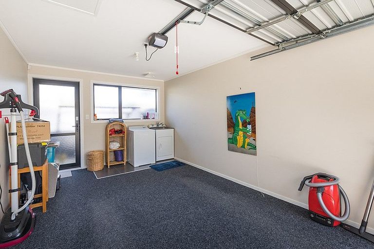 Photo of property in 15 Thomson Street, West End, Palmerston North, 4412