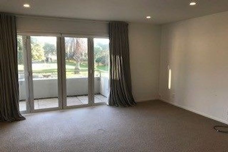 Photo of property in 17 The Strand, Takapuna, Auckland, 0622