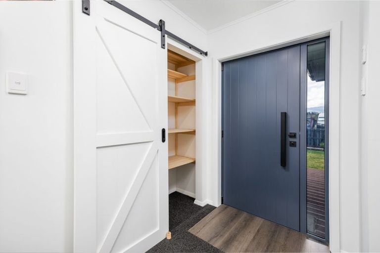 Photo of property in 1 Holmes Street, Waimate, 7924