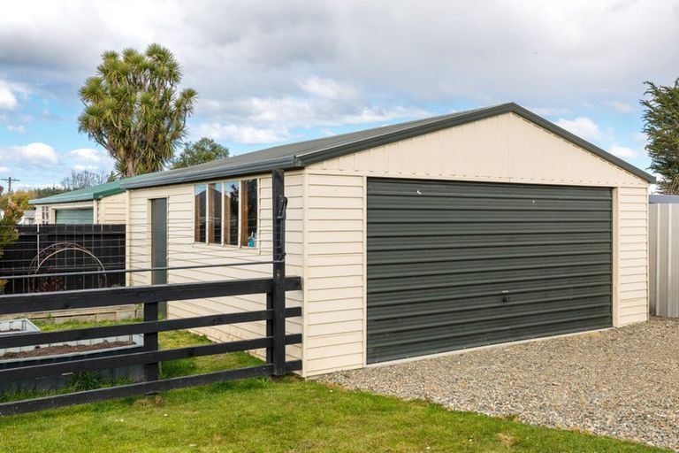 Photo of property in 1 Holmes Street, Waimate, 7924