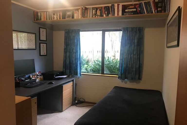 Photo of property in 54 Dignan Street, Point Chevalier, Auckland, 1022