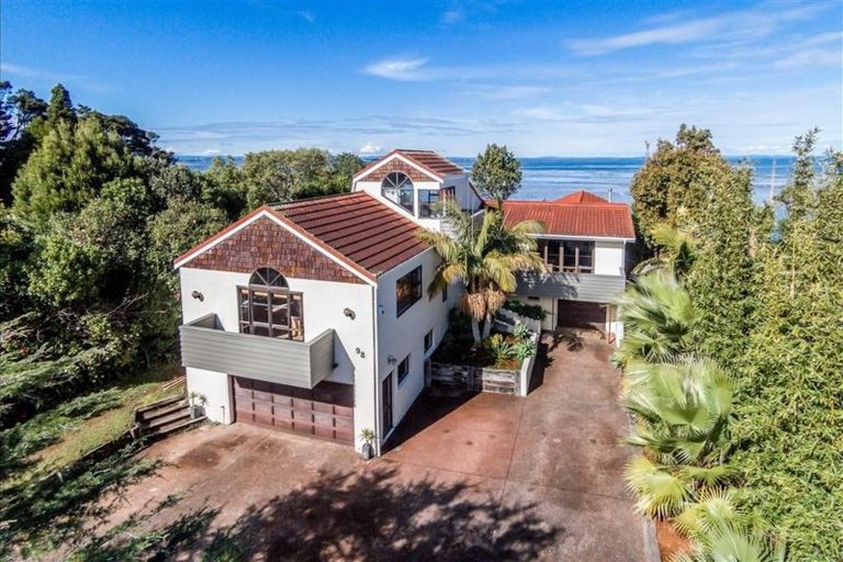 Photo of property in 98 Cliff View Drive, Green Bay, Auckland, 0604