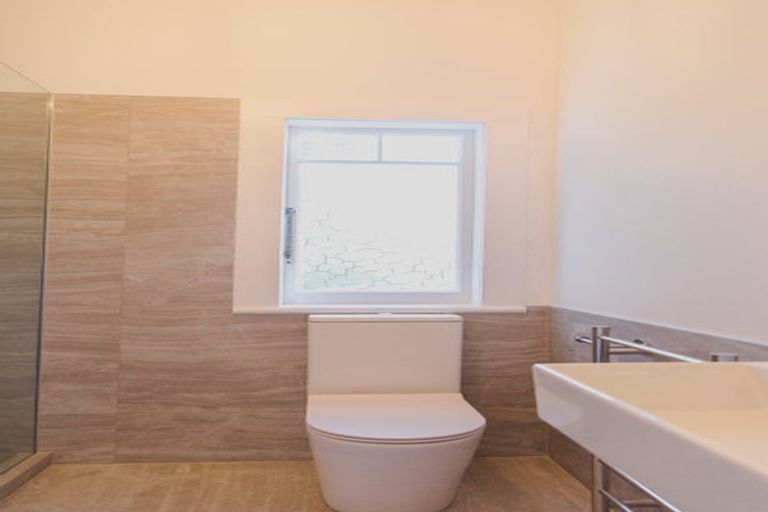 Photo of property in 112 Queen Street, Northcote Point, Auckland, 0627