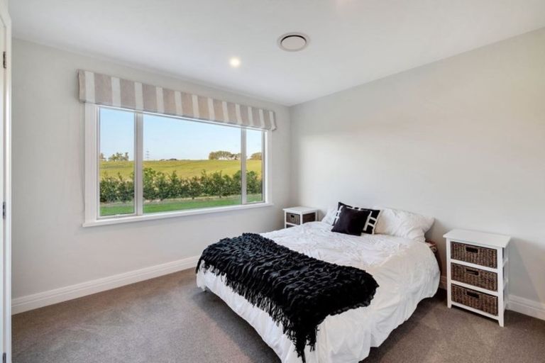 Photo of property in 11 Oak Valley Road, Dairy Flat, Albany, 0792