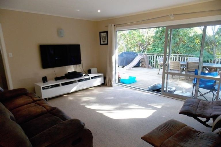 Photo of property in 38 Catherine Crescent, Paparangi, Wellington, 6037
