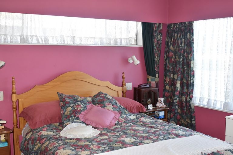 Photo of property in 23 Seddon Street, Carterton, 5713