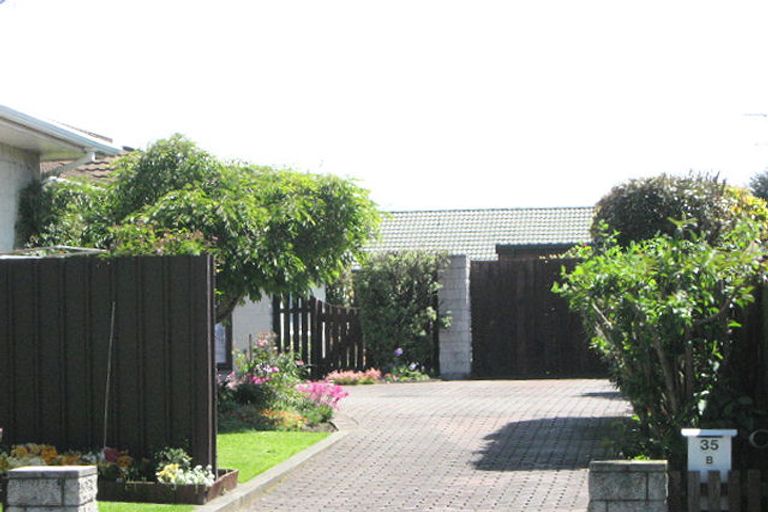 Photo of property in 2/35 Chipping Lane, Redwood, Christchurch, 8051