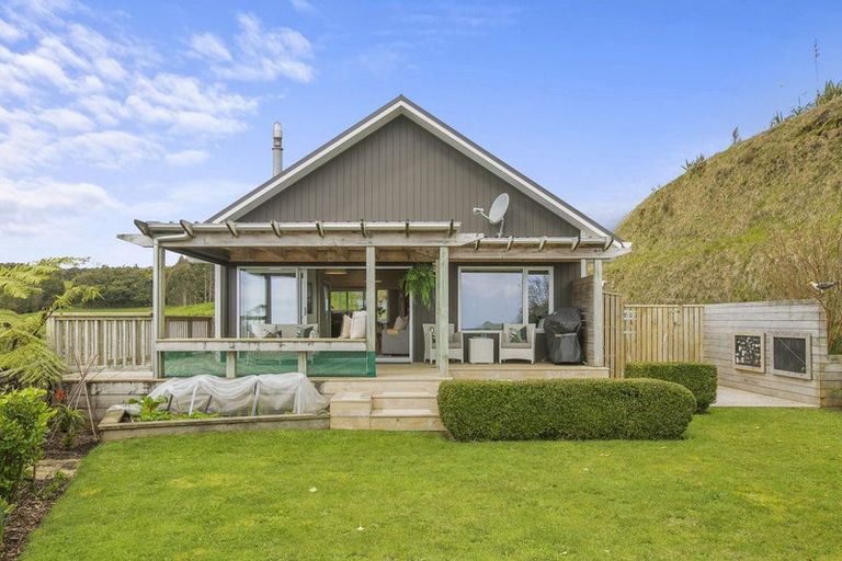 Photo of property in 828 Dover Road, Okato, New Plymouth, 4374