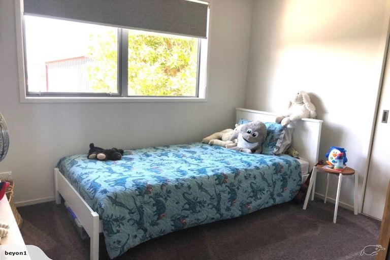 Photo of property in 560 Beach Road, Rothesay Bay, Auckland, 0630