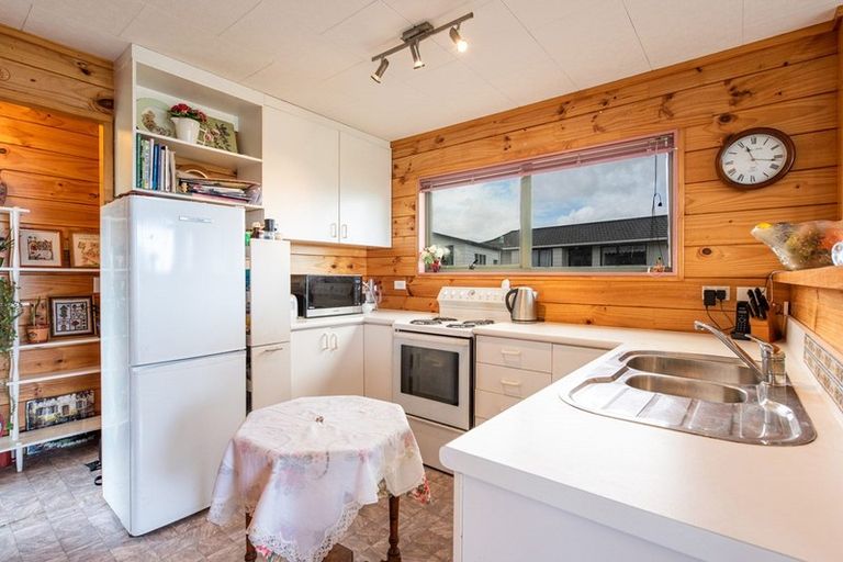 Photo of property in 16 Coventry Close, Ascot Park, Porirua, 5024