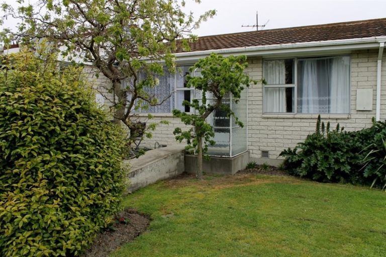 Photo of property in 2/109 Middlepark Road, Sockburn, Christchurch, 8042