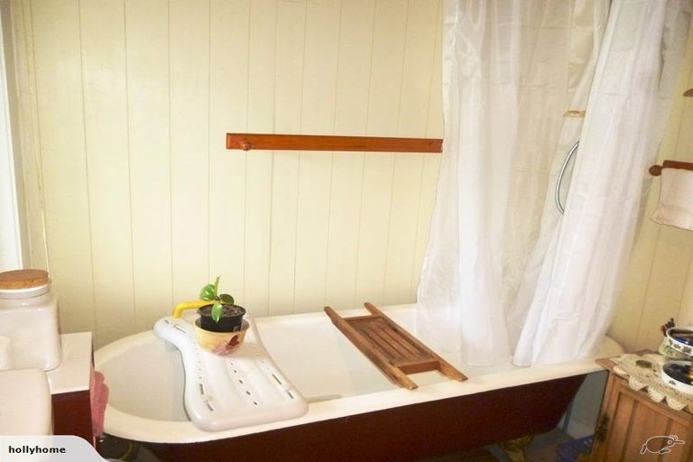 Photo of property in 30 Rhodes Street, Waimate, 7924