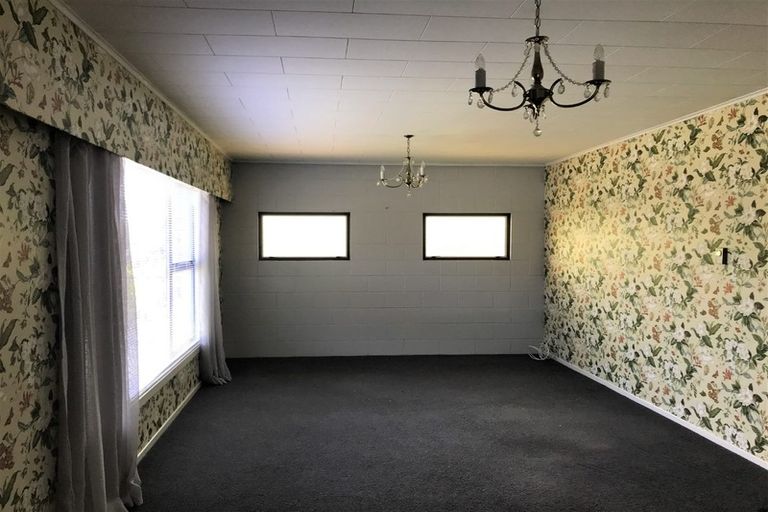 Photo of property in 102 Awanui Street, Merrilands, New Plymouth, 4312