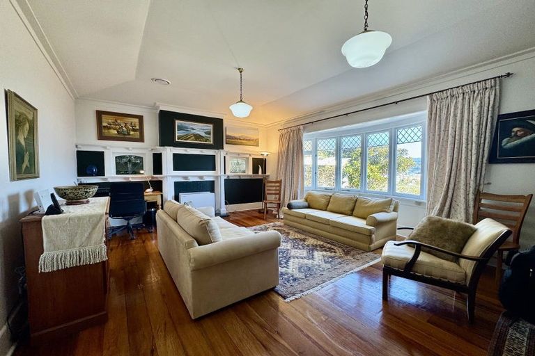 Photo of property in 45 The Crescent, Roseneath, Wellington, 6011