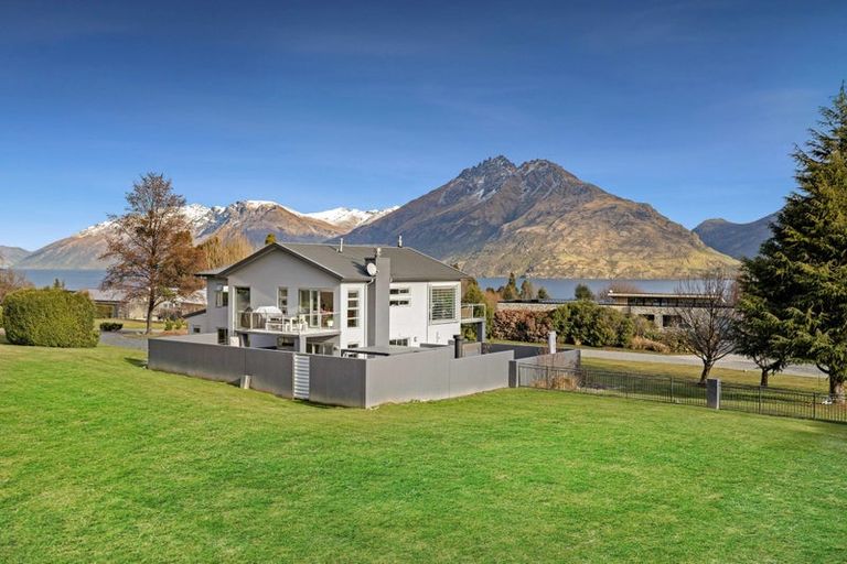 Photo of property in 2 Tasman Terrace, Drift Bay, Queenstown, 9371