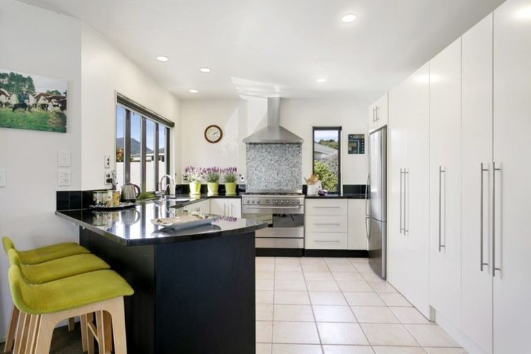 Photo of property in 28 Fairview Terrace, Waipahihi, Taupo, 3330