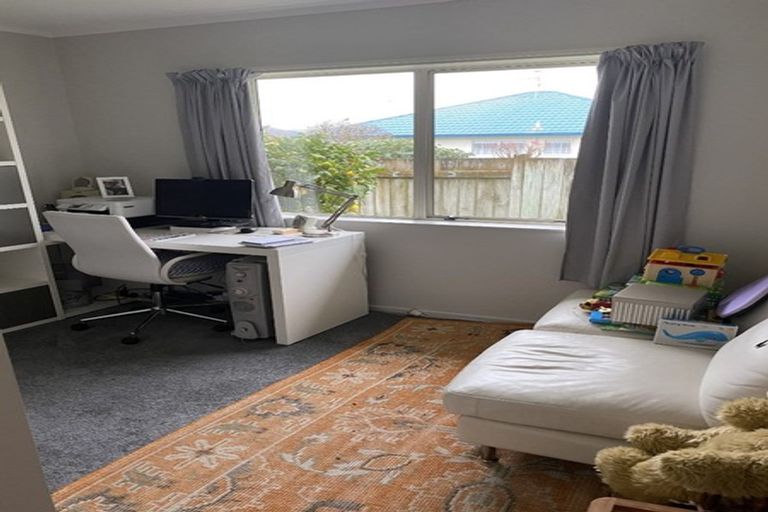 Photo of property in 5b Hemi Street, Waikanae, 5036
