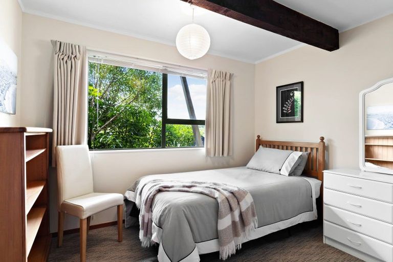 Photo of property in 4 Bushland Grove, Paparangi, Wellington, 6037