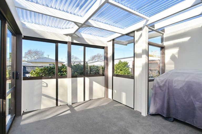 Photo of property in 32 Ashwood Street, Parklands, Christchurch, 8083