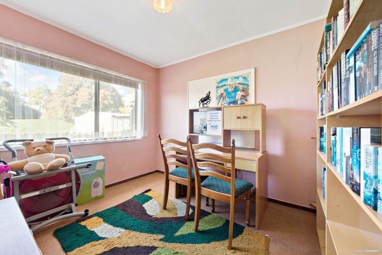 Photo of property in 12 Granville Drive, Massey, Auckland, 0614