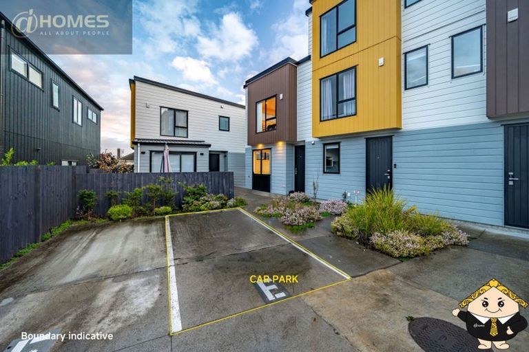 Photo of property in 5e Beach Road, Te Atatu Peninsula, 0610