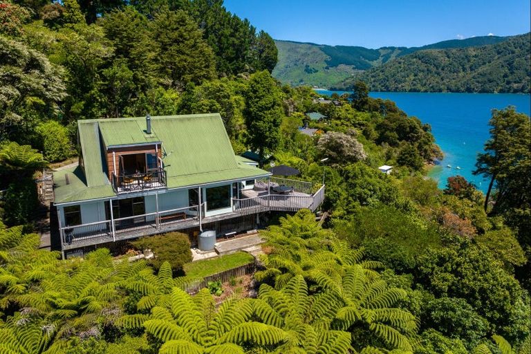 Photo of property in 2069 Queen Charlotte Drive, Ngakuta Bay, Picton, 7281